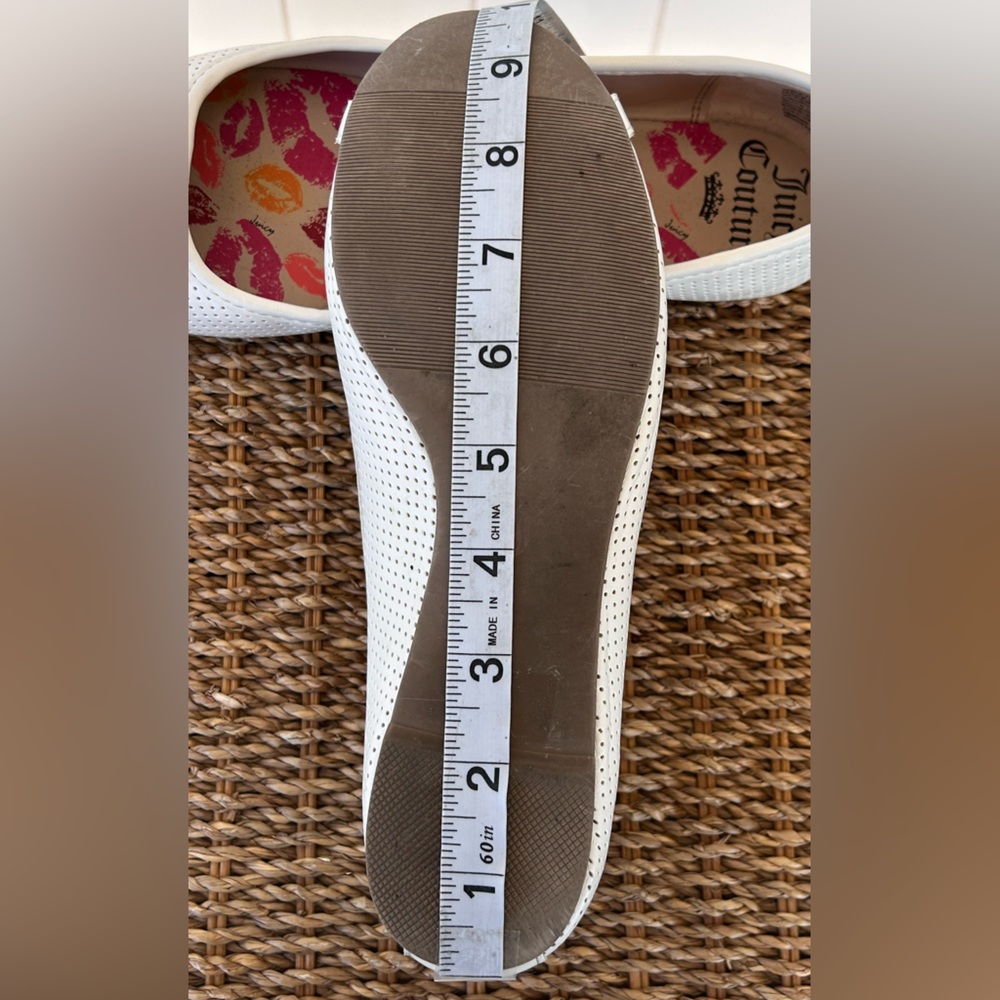 Juicy Couture Women’s Flow White Ballet Flats Gold‎ Buckle Logo Size 7M - Picture 9 of 11